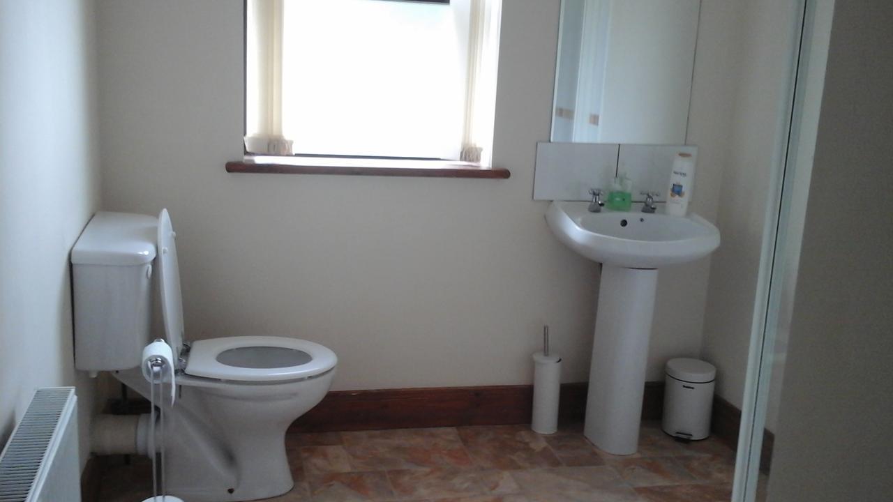 Long Acre Lodge Карлингфорд Екстериор снимка